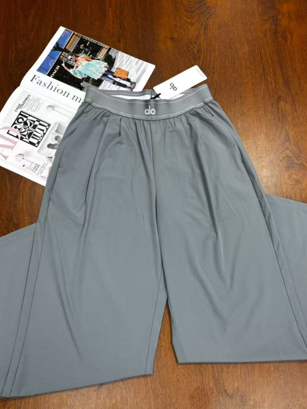 New Alo Yoga steel gray suit pants, a versatile style 🖤🧊30 inches in length - Picture 4 of 8